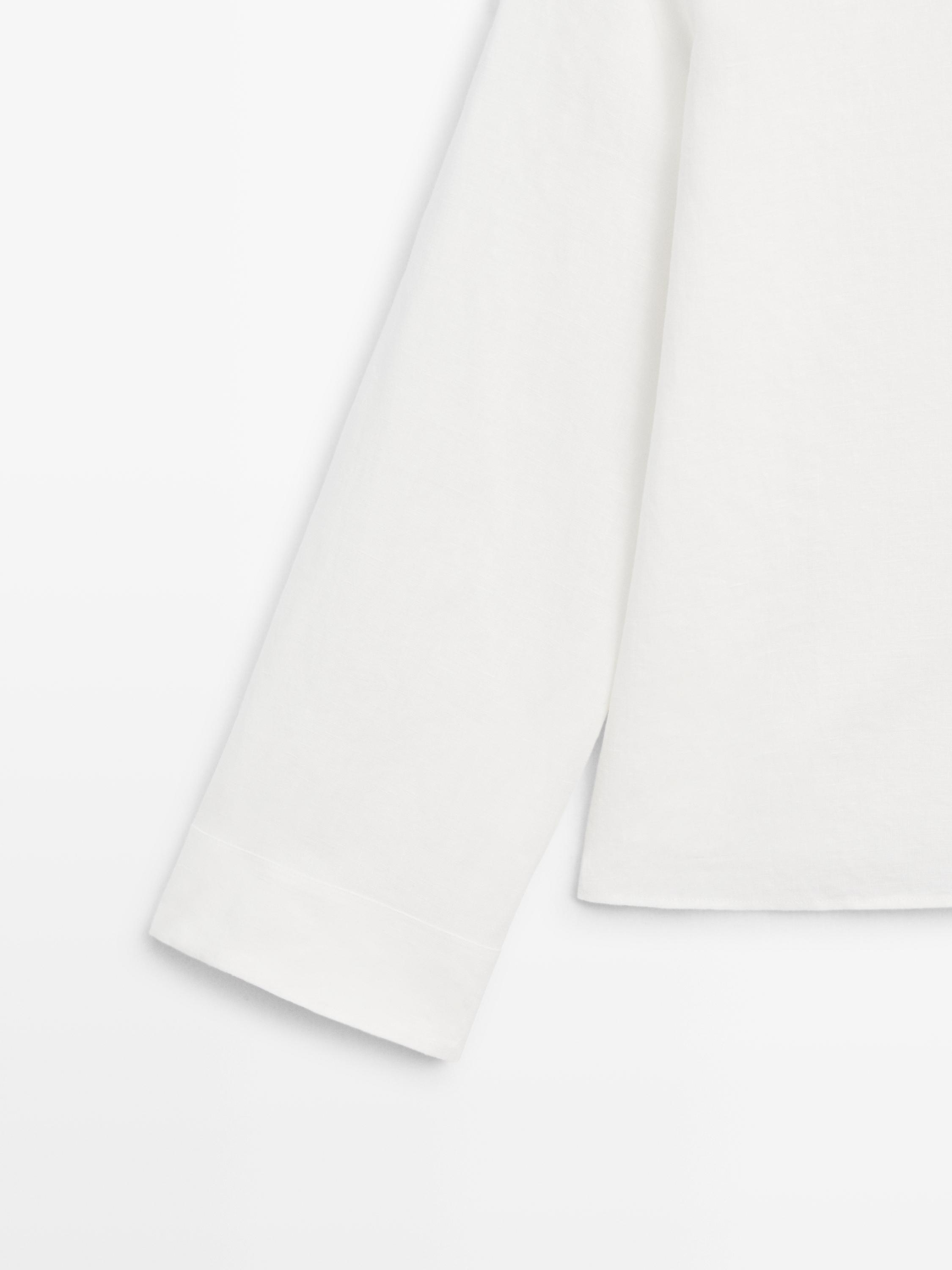 Flowing shirt with chest detail